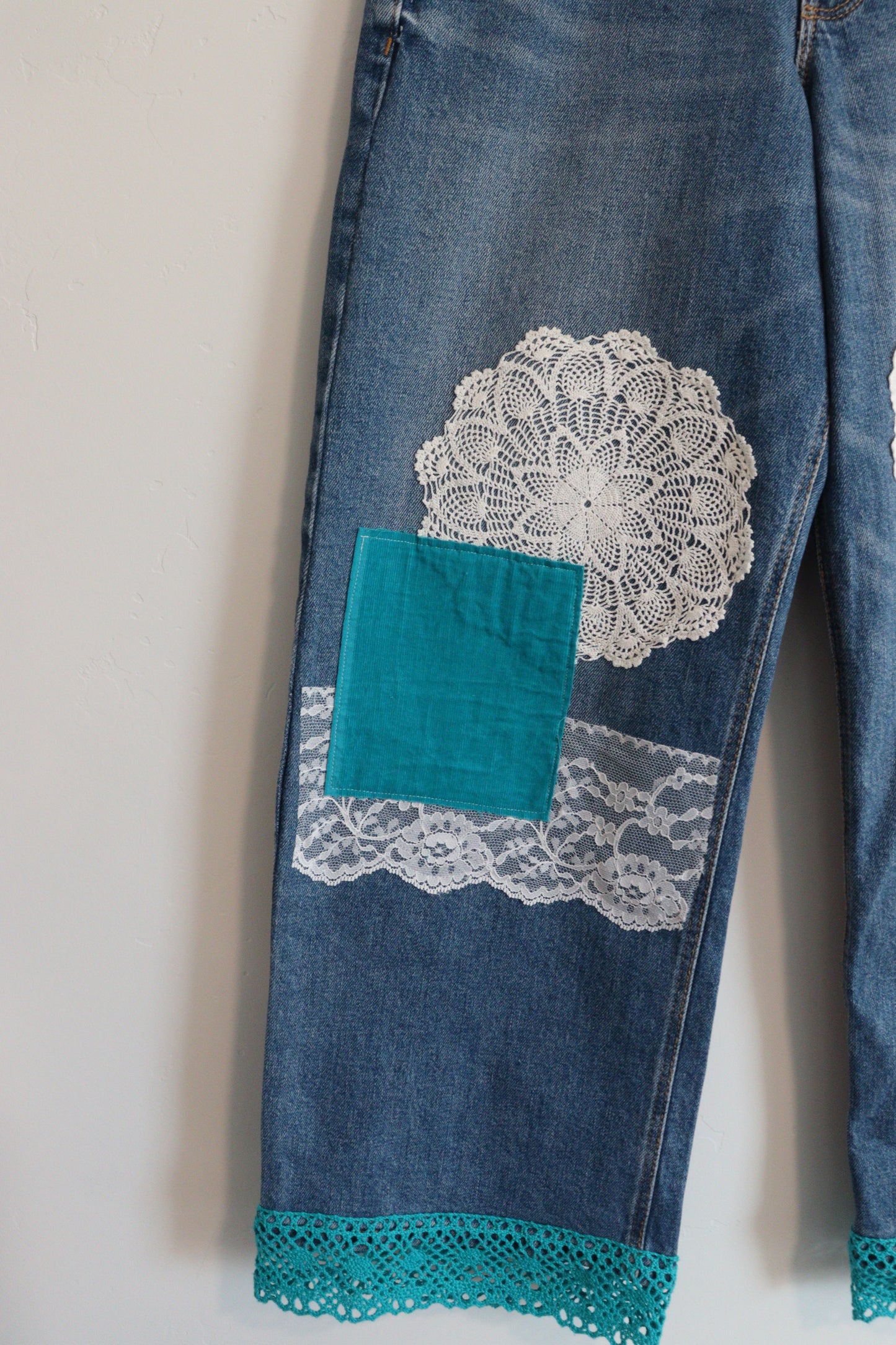 Patchwork doiley jeans SIZE 4 PETITE