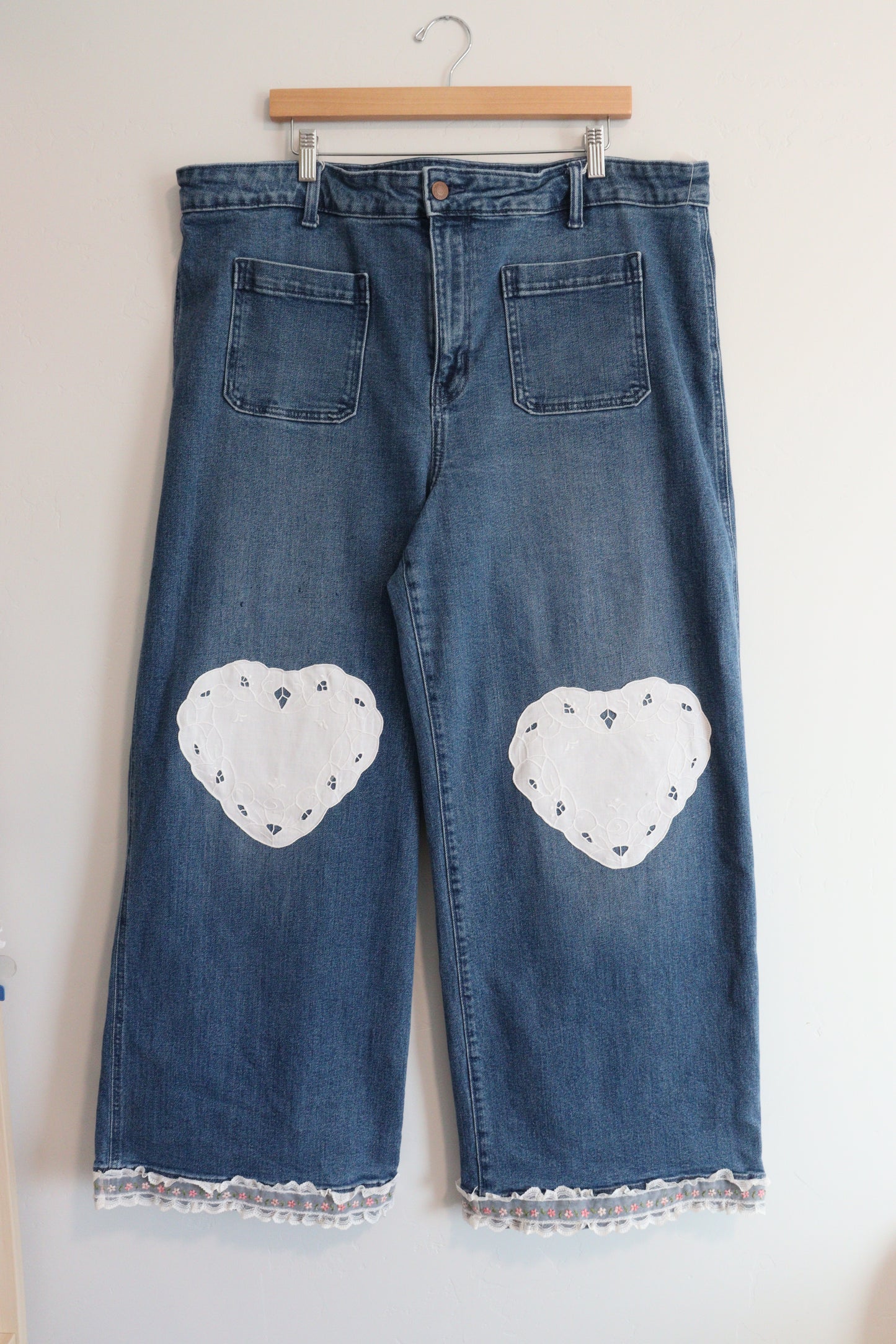 Wide leg jeans with heart doileys SIZE 20