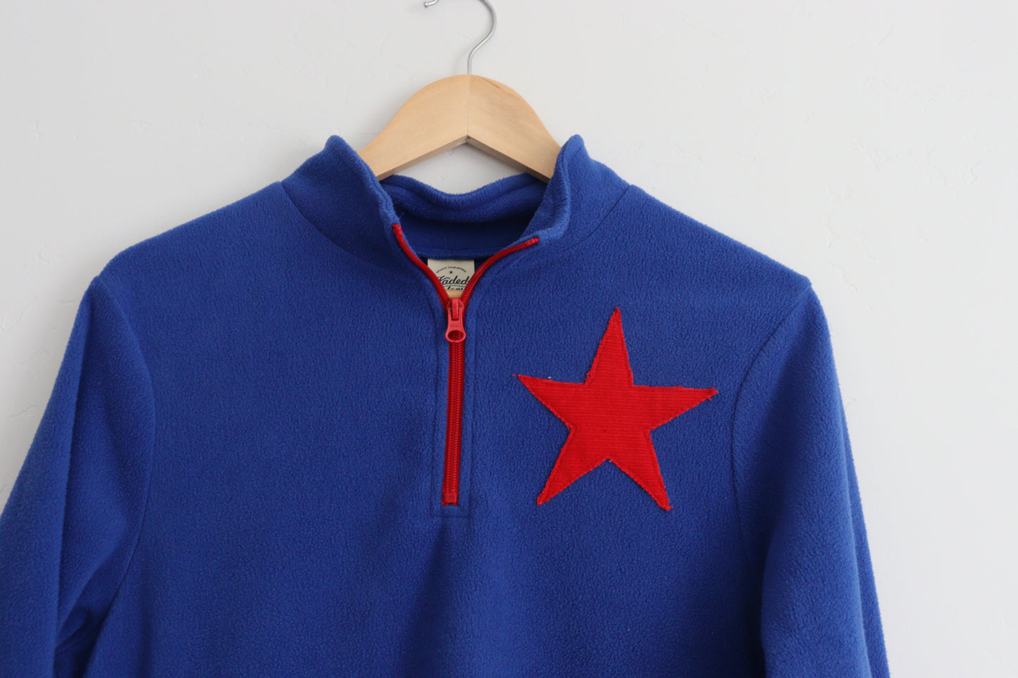 Fleece jacket with skis MEDIUM