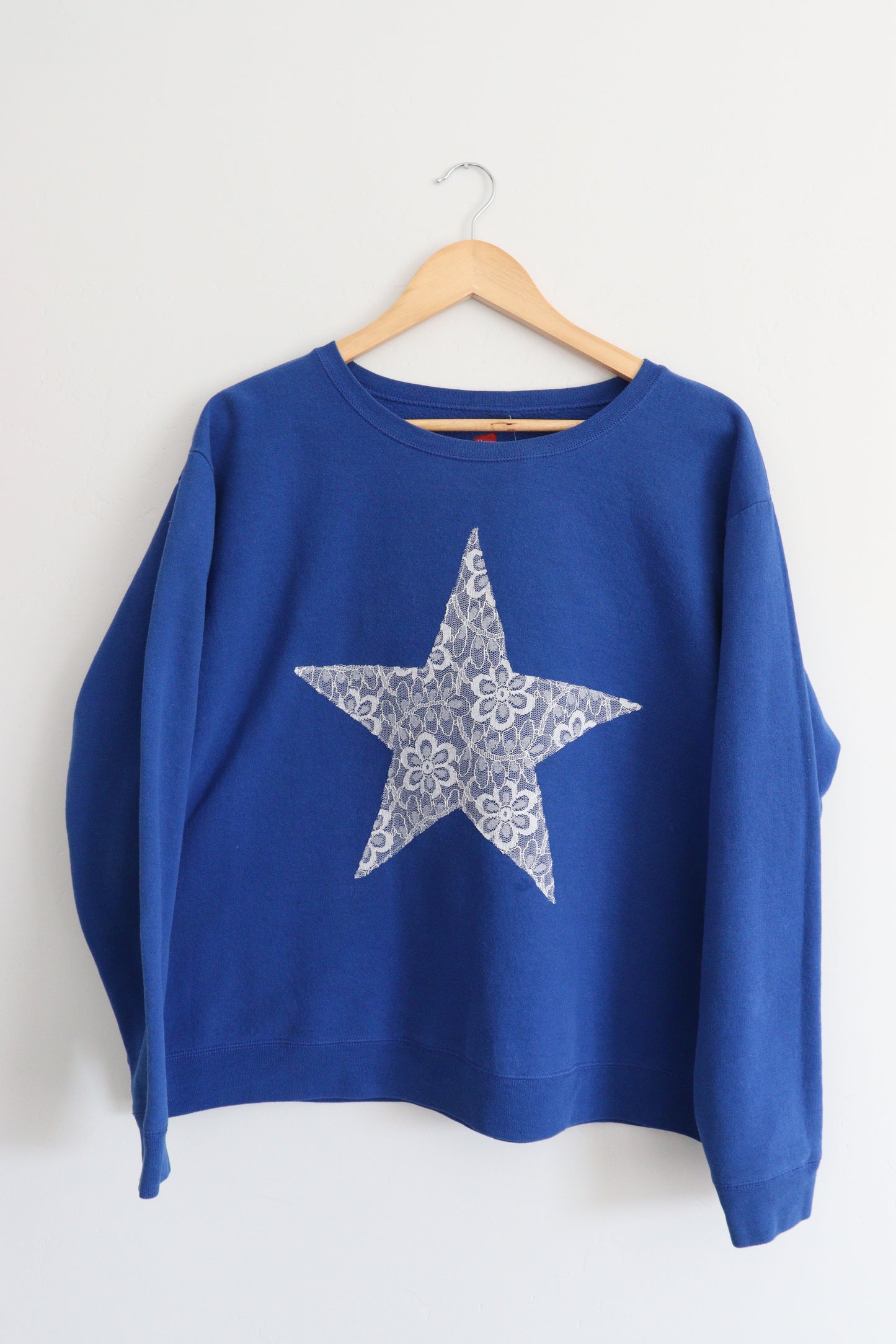 Lace star crewneck LARGE