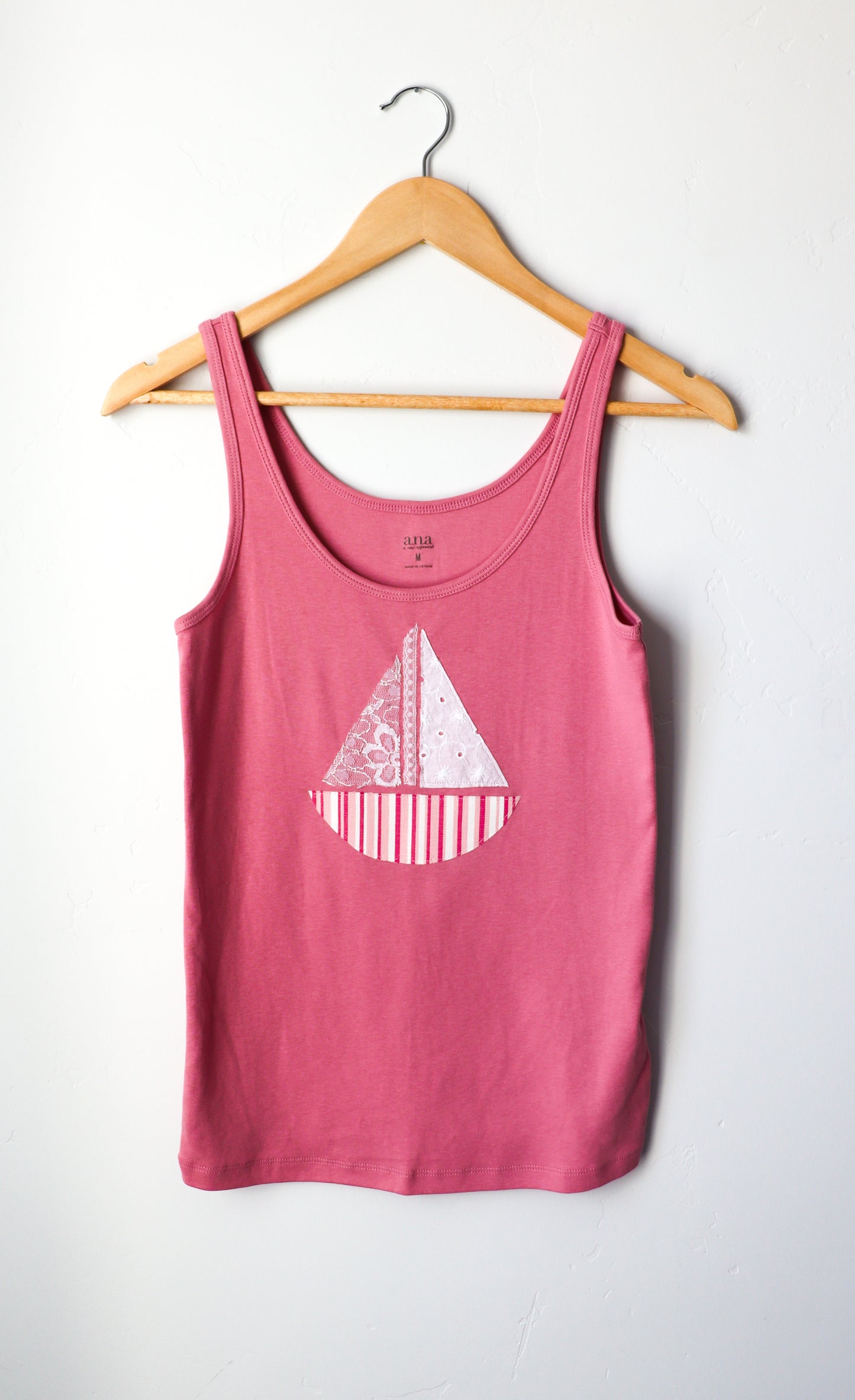Pink sailboat tank MEDIUM